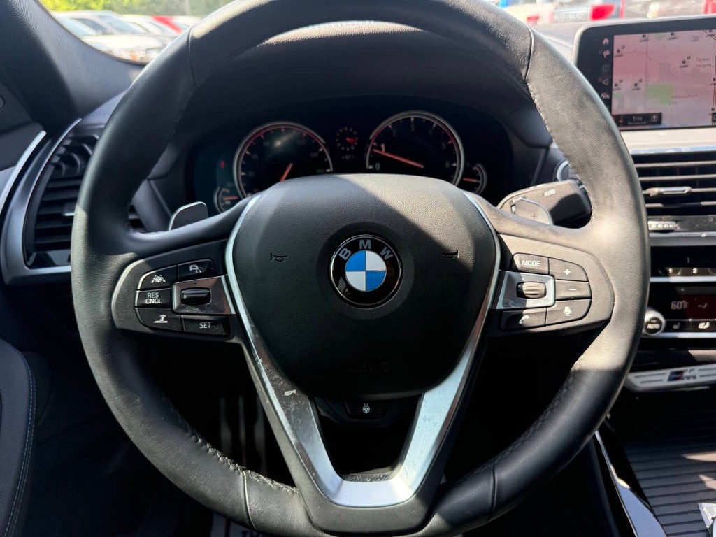 BMW X4 Vehicle Full-screen Gallery Image 23