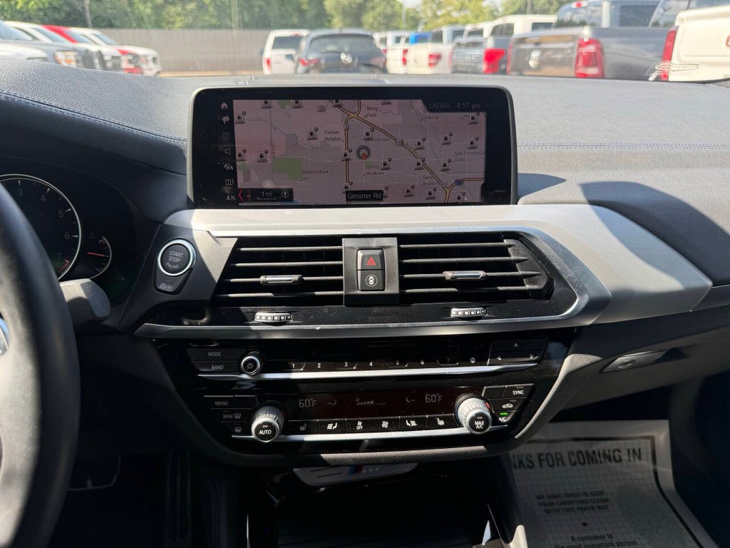 BMW X4 Vehicle Full-screen Gallery Image 24