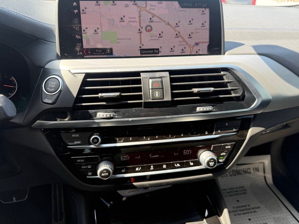 BMW X4 Vehicle Full-screen Gallery Image 26