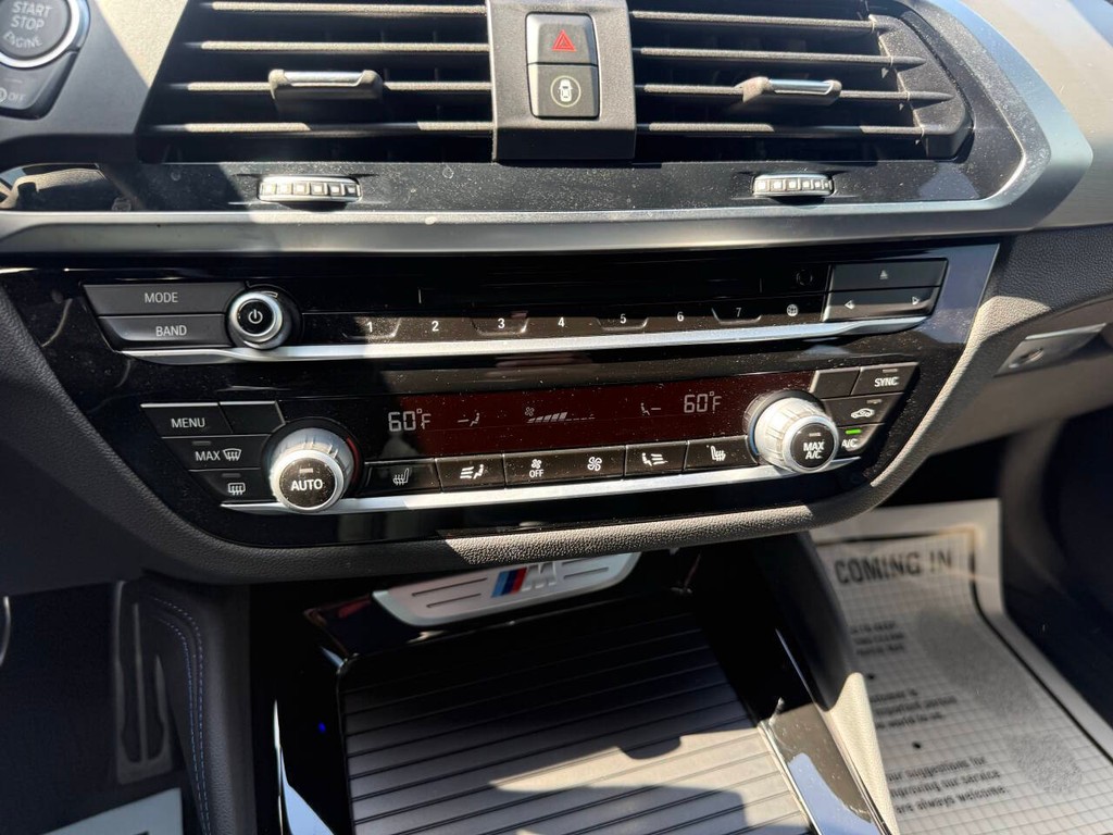 BMW X4 Vehicle Full-screen Gallery Image 28