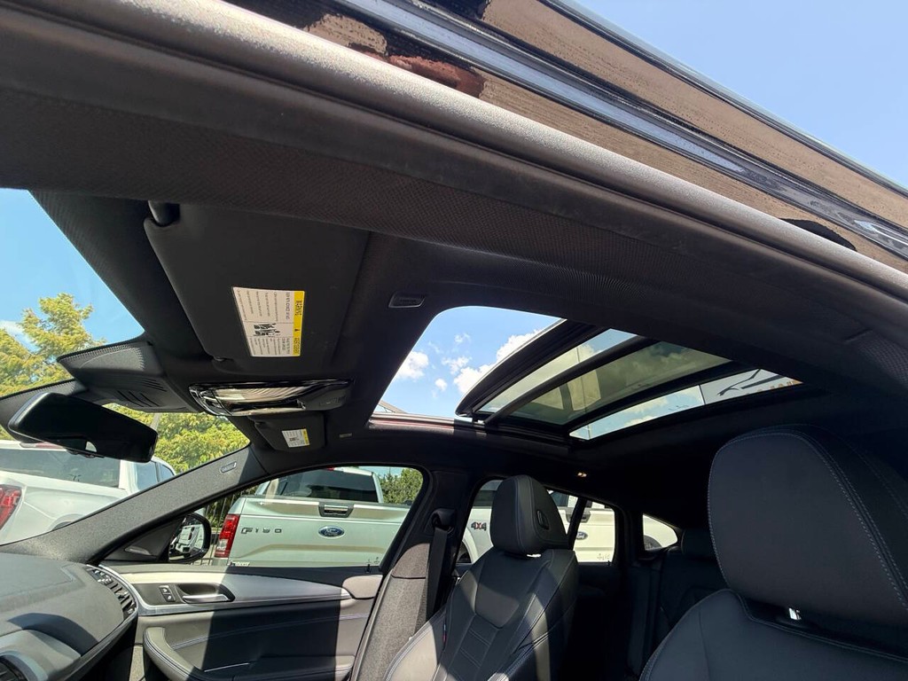 BMW X4 Vehicle Full-screen Gallery Image 32
