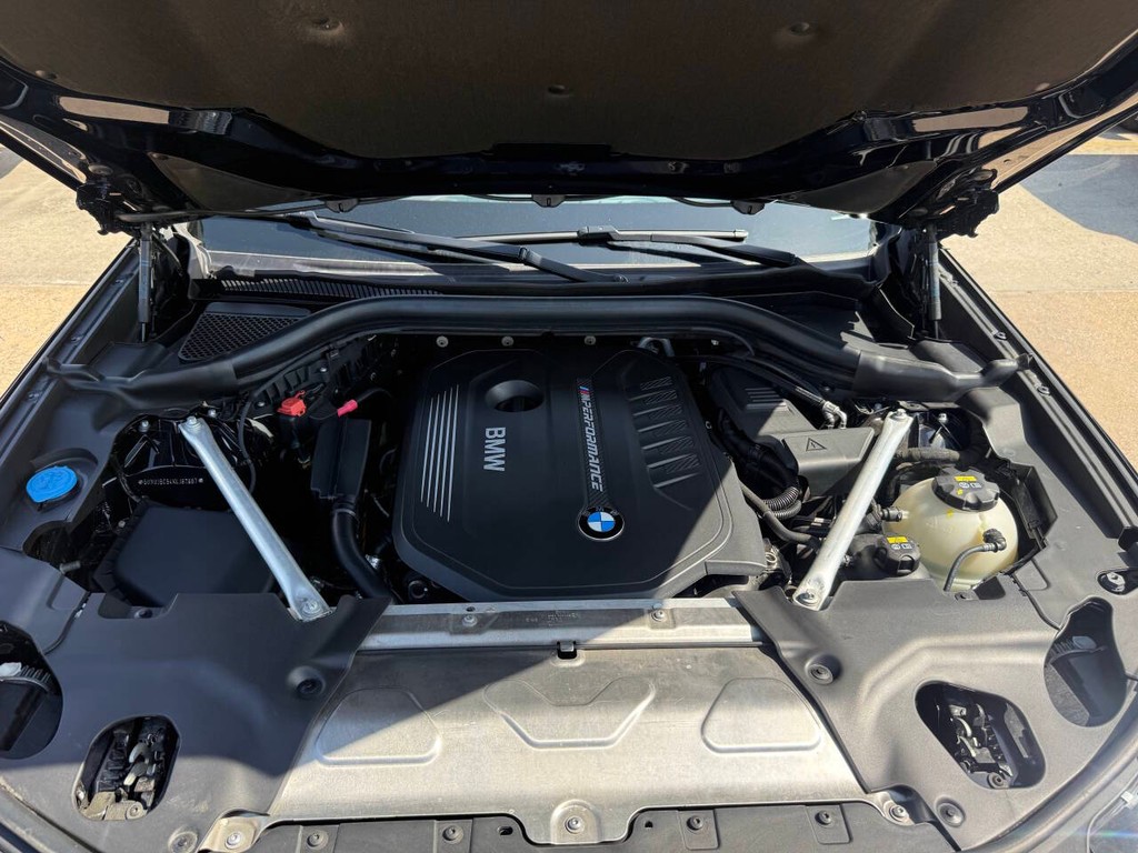 BMW X4 Vehicle Full-screen Gallery Image 37