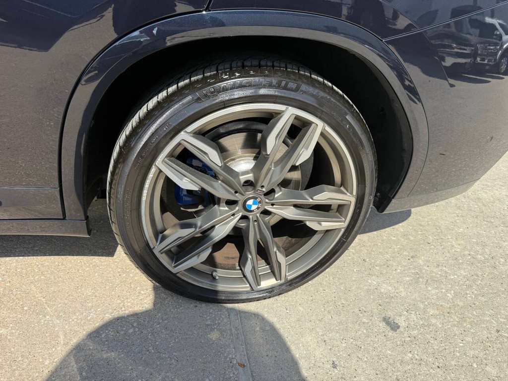 BMW X4 Vehicle Full-screen Gallery Image 38
