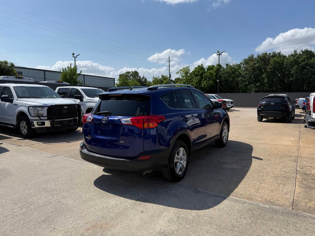 Toyota RAV4 Vehicle Full-screen Gallery Image 04