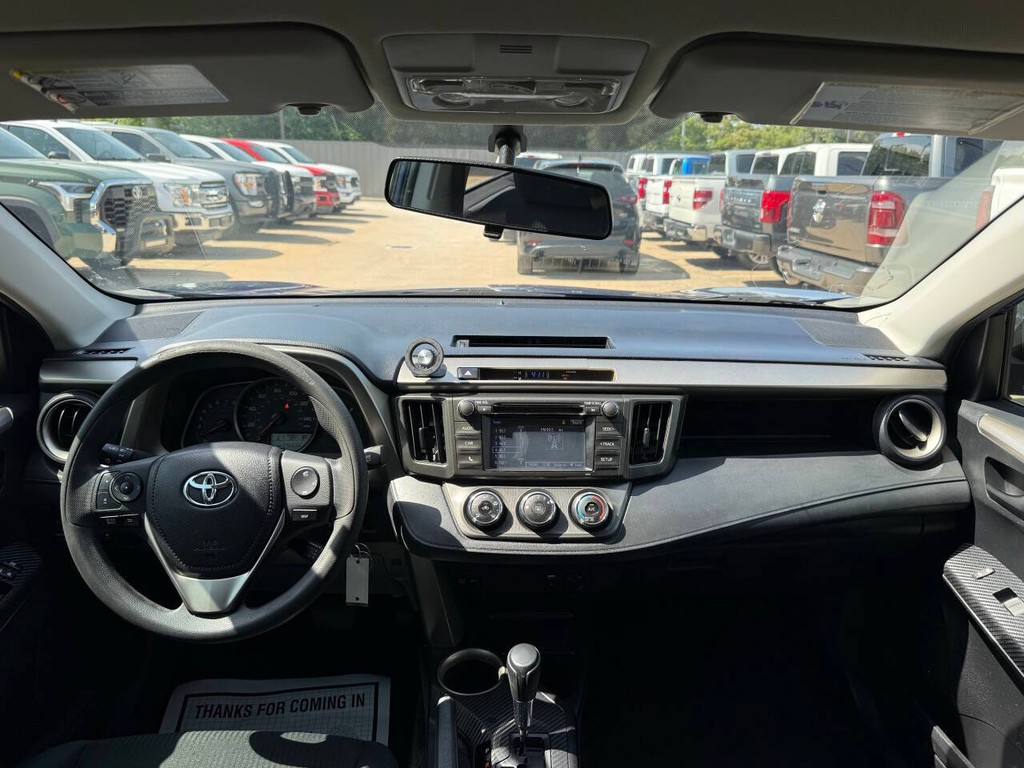 Toyota RAV4 Vehicle Full-screen Gallery Image 16