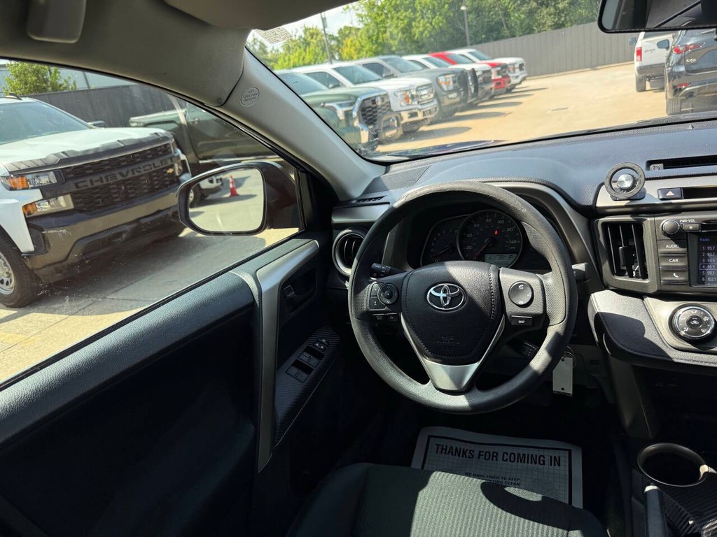 Toyota RAV4 Vehicle Full-screen Gallery Image 18