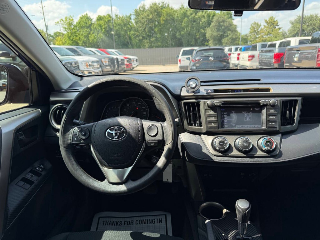 Toyota RAV4 Vehicle Full-screen Gallery Image 20