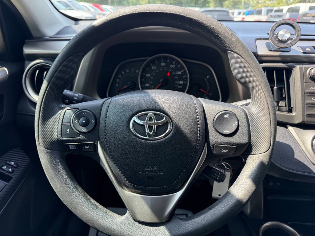 Toyota RAV4 Vehicle Full-screen Gallery Image 22