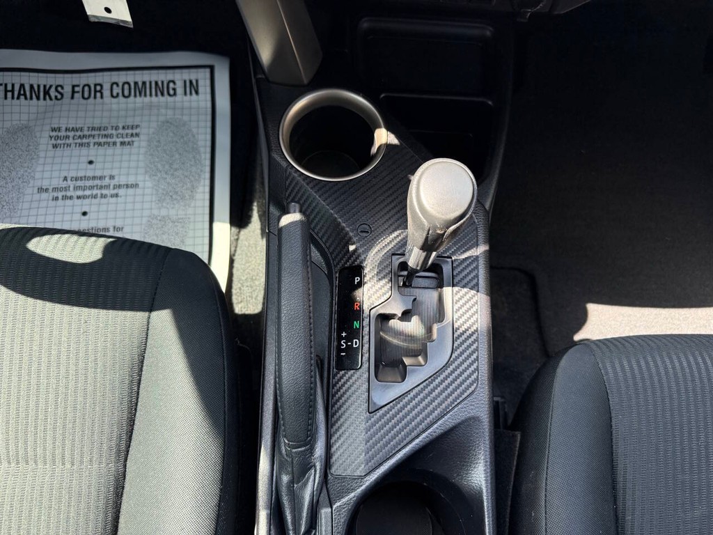 Toyota RAV4 Vehicle Full-screen Gallery Image 27