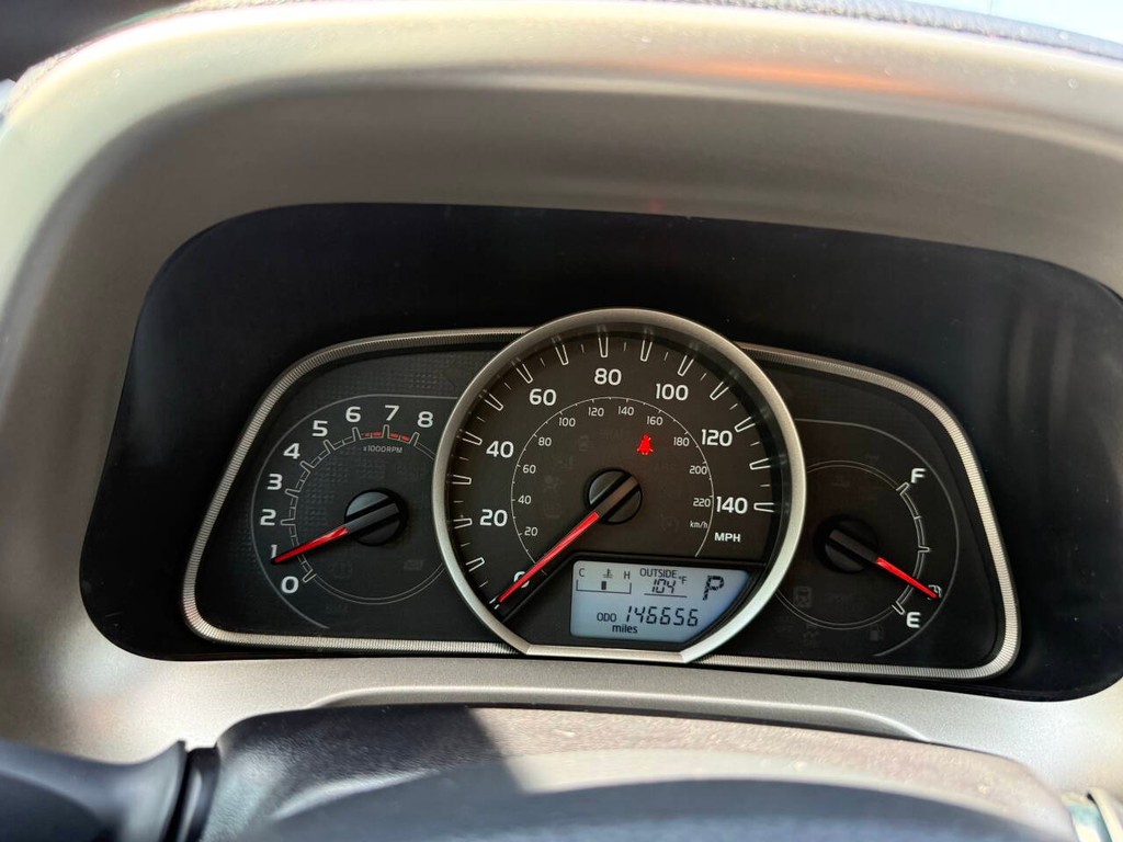 Toyota RAV4 Vehicle Full-screen Gallery Image 29