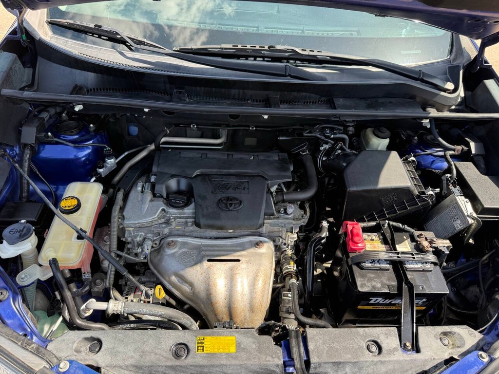 Toyota RAV4 Vehicle Full-screen Gallery Image 32