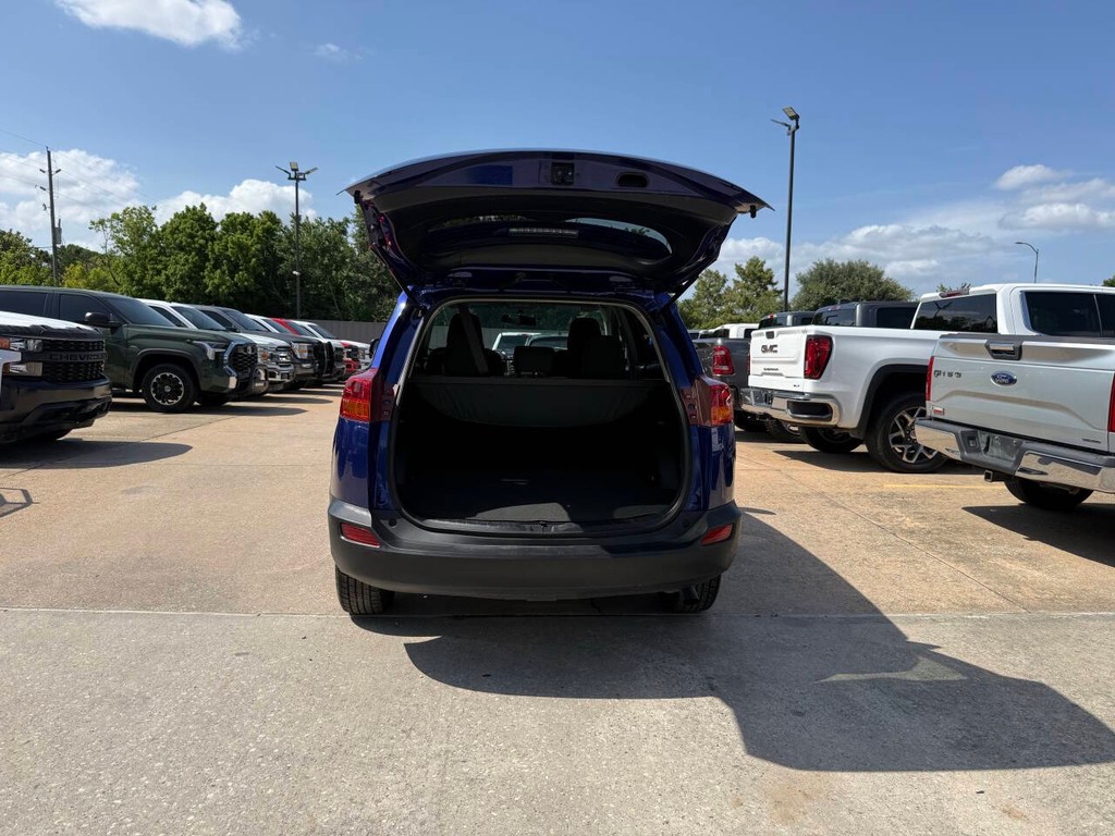 Toyota RAV4 Vehicle Full-screen Gallery Image 34
