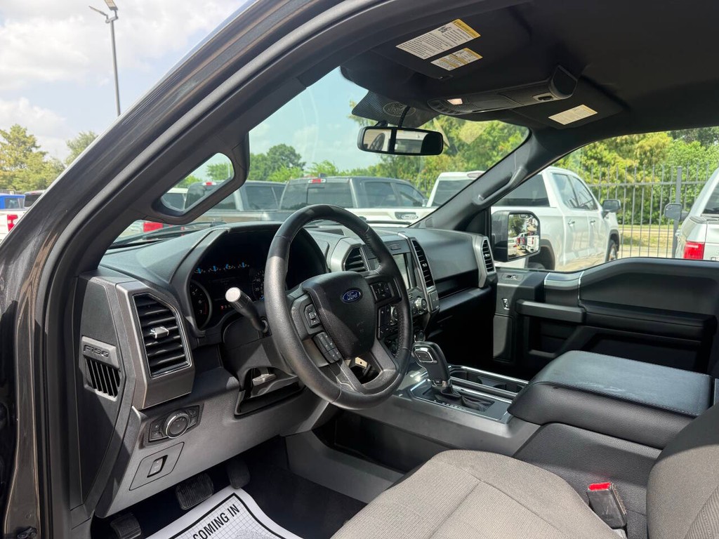 Ford F-150 Vehicle Full-screen Gallery Image 06