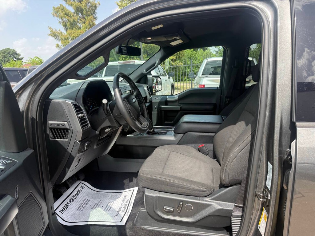 Ford F-150 Vehicle Full-screen Gallery Image 07
