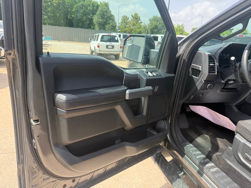 Ford F-150 Vehicle Full-screen Gallery Image 08