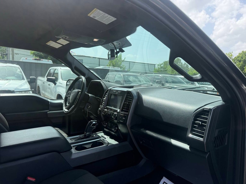 Ford F-150 Vehicle Full-screen Gallery Image 09