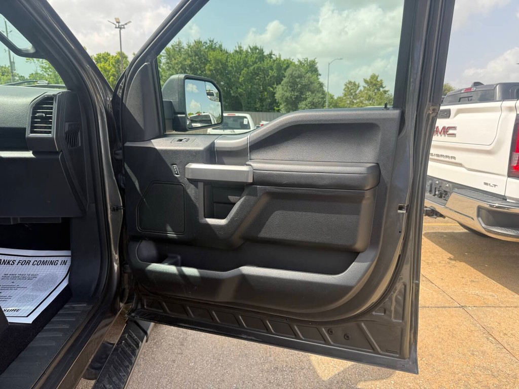 Ford F-150 Vehicle Full-screen Gallery Image 11