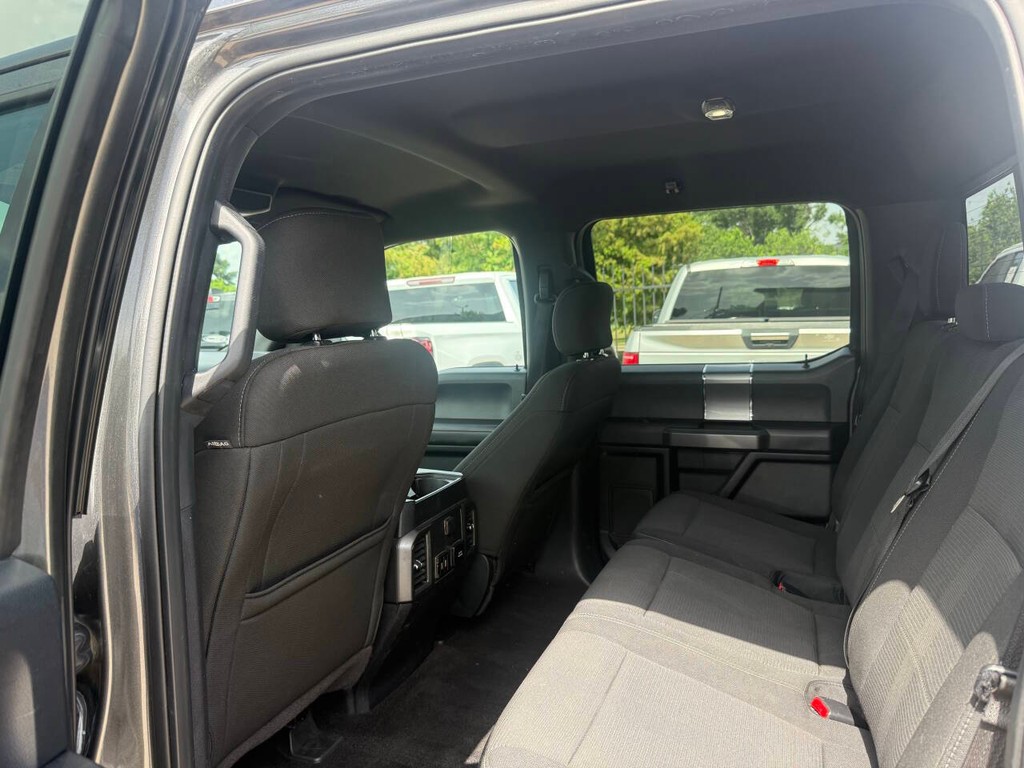 Ford F-150 Vehicle Full-screen Gallery Image 12