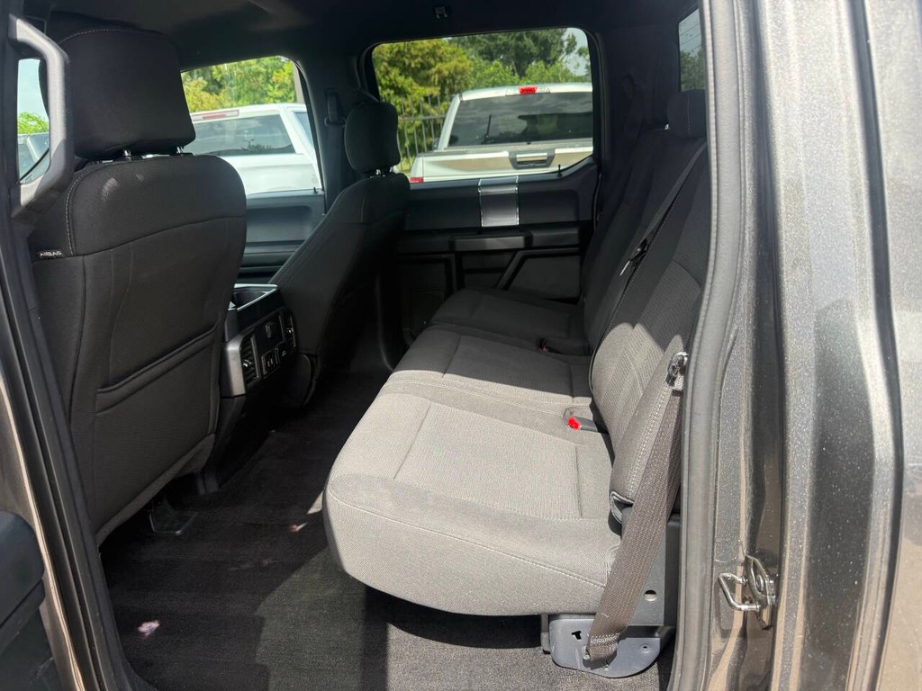 Ford F-150 Vehicle Full-screen Gallery Image 13