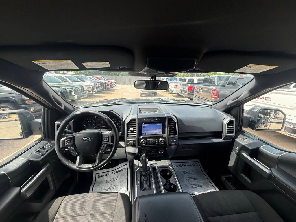 Ford F-150 Vehicle Full-screen Gallery Image 18