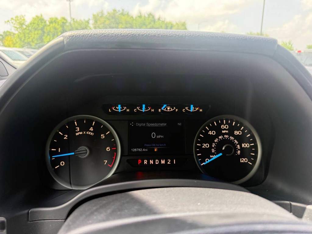 Ford F-150 Vehicle Full-screen Gallery Image 31