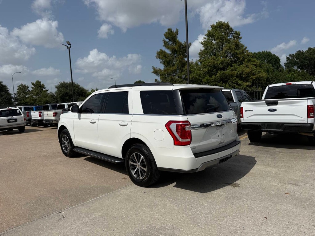 Ford Expedition Vehicle Full-screen Gallery Image 04
