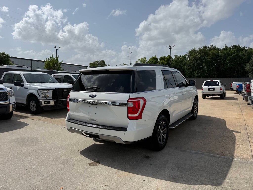 Ford Expedition Vehicle Full-screen Gallery Image 05