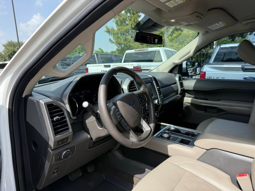 Ford Expedition Vehicle Full-screen Gallery Image 06