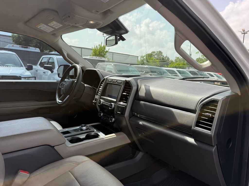 Ford Expedition Vehicle Full-screen Gallery Image 09