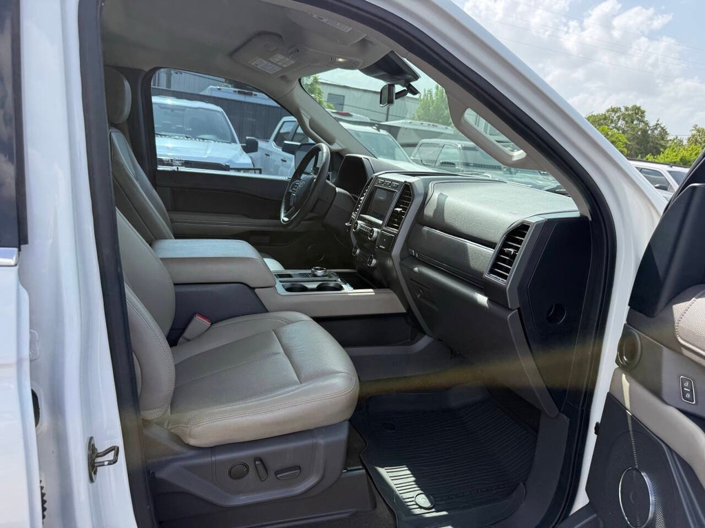 Ford Expedition Vehicle Full-screen Gallery Image 10
