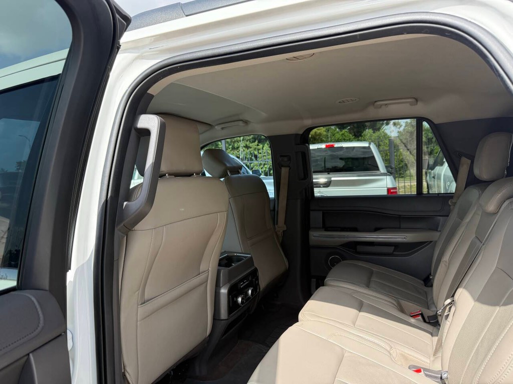 Ford Expedition Vehicle Full-screen Gallery Image 12