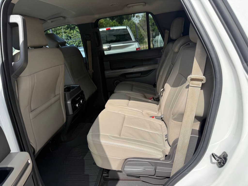 Ford Expedition Vehicle Full-screen Gallery Image 13