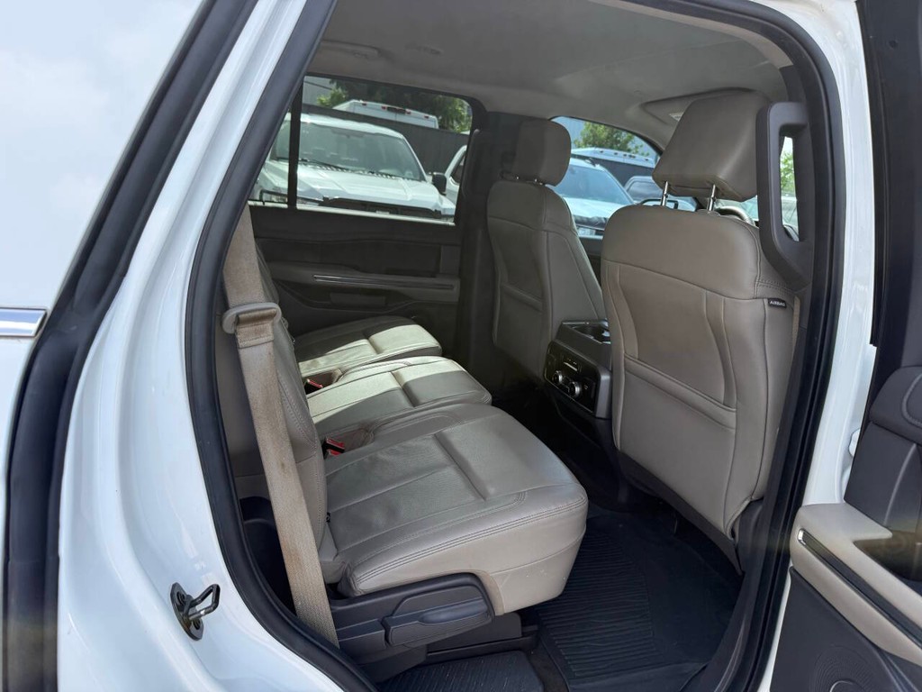 Ford Expedition Vehicle Full-screen Gallery Image 16