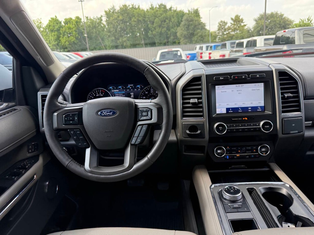 Ford Expedition Vehicle Full-screen Gallery Image 23