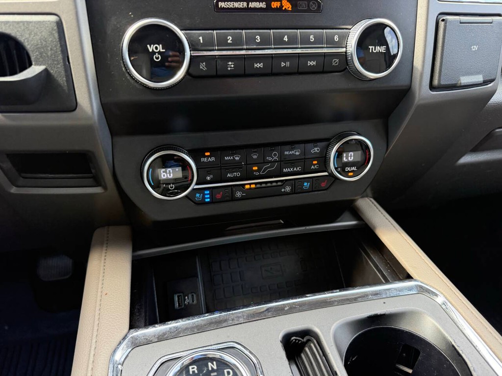 Ford Expedition Vehicle Full-screen Gallery Image 30