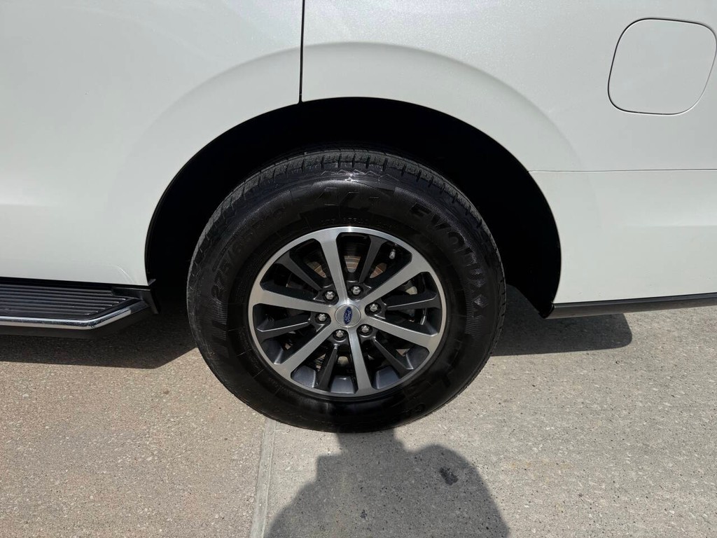 Ford Expedition Vehicle Full-screen Gallery Image 37