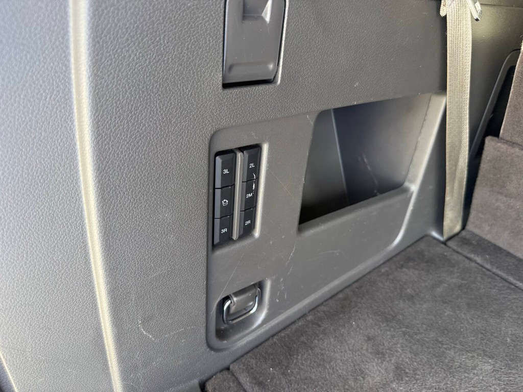 Ford Expedition Vehicle Full-screen Gallery Image 40