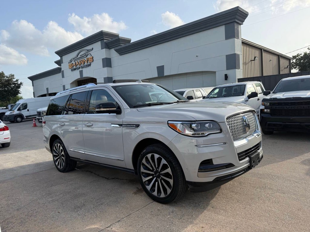 Lincoln Navigator Vehicle Full-screen Gallery Image 48