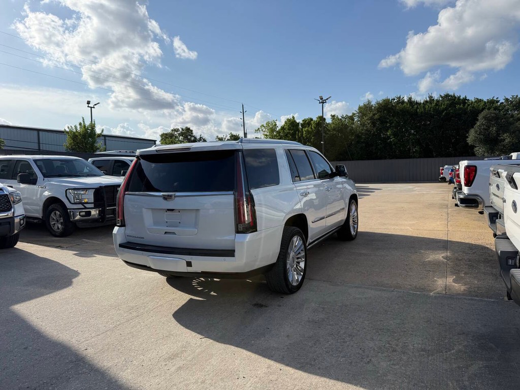 Cadillac Escalade Vehicle Full-screen Gallery Image 05
