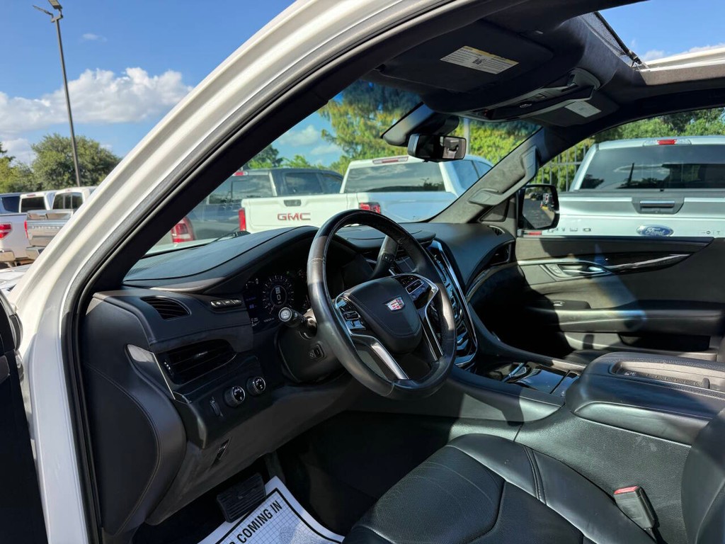 Cadillac Escalade Vehicle Full-screen Gallery Image 06