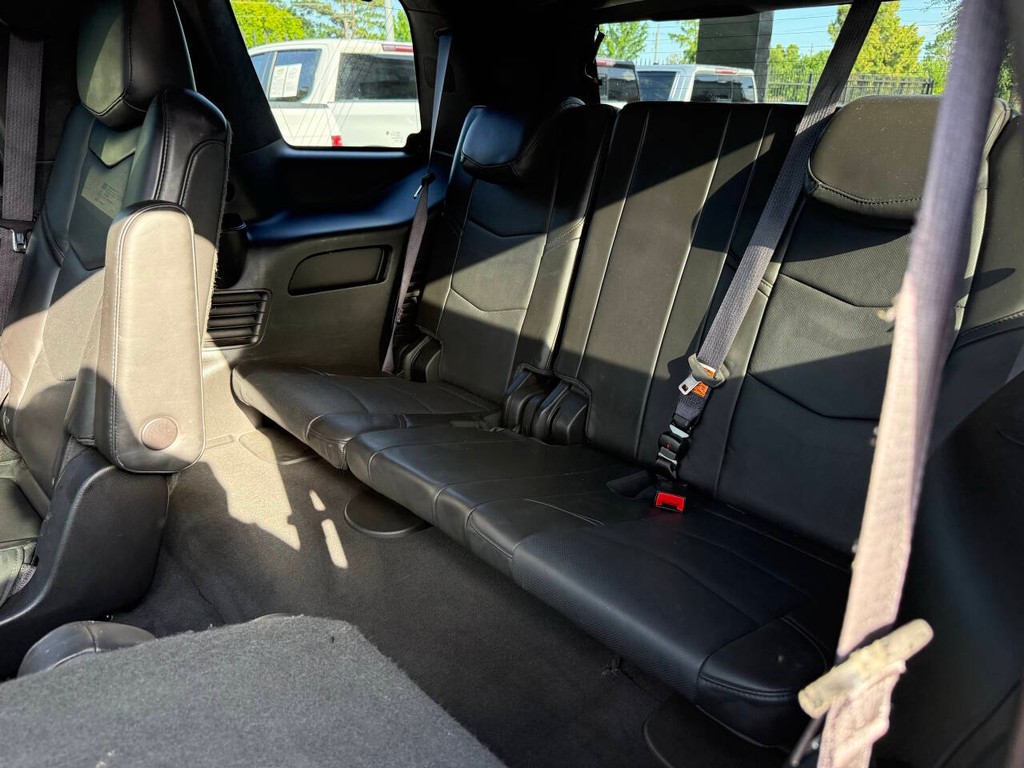 Cadillac Escalade Vehicle Full-screen Gallery Image 14