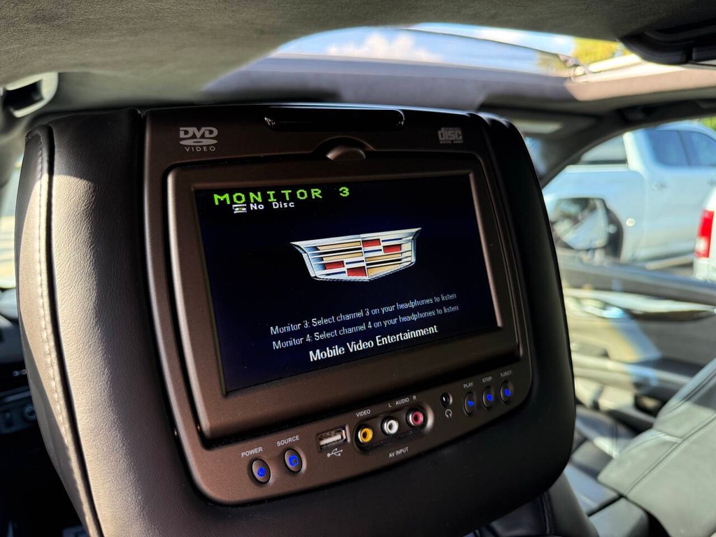 Cadillac Escalade Vehicle Full-screen Gallery Image 15