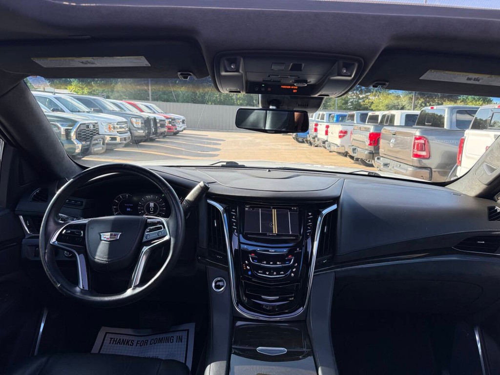 Cadillac Escalade Vehicle Full-screen Gallery Image 21