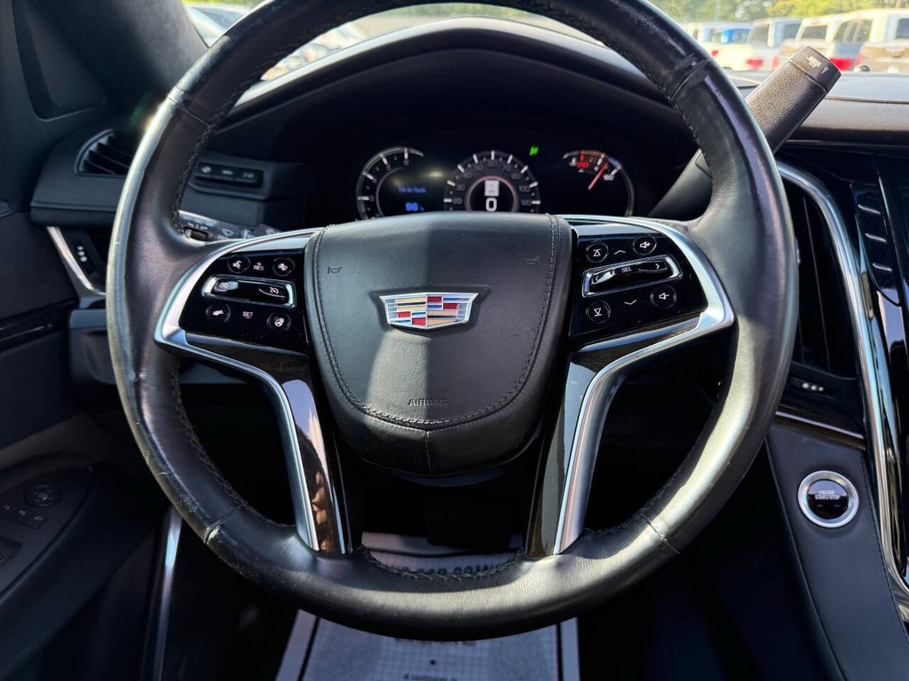 Cadillac Escalade Vehicle Full-screen Gallery Image 27