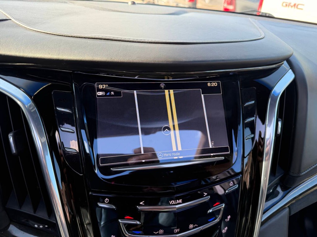 Cadillac Escalade Vehicle Full-screen Gallery Image 29