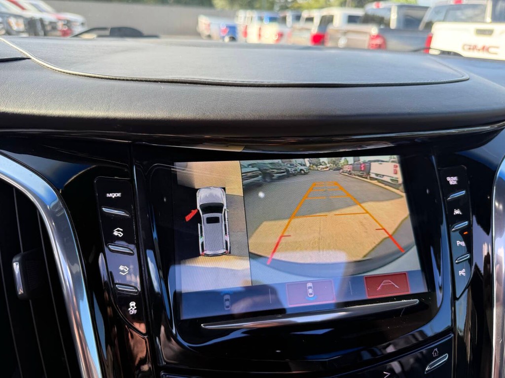 Cadillac Escalade Vehicle Full-screen Gallery Image 30