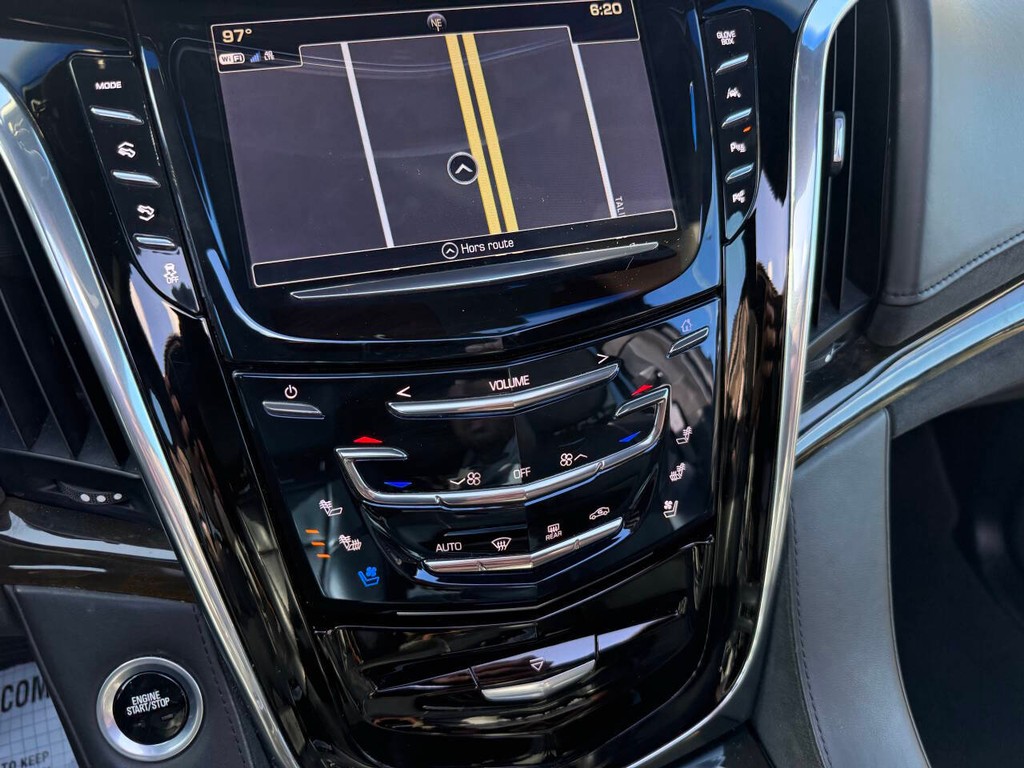 Cadillac Escalade Vehicle Full-screen Gallery Image 31