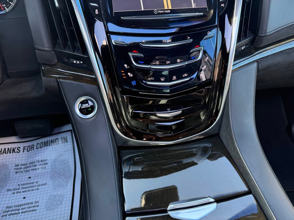 Cadillac Escalade Vehicle Full-screen Gallery Image 32