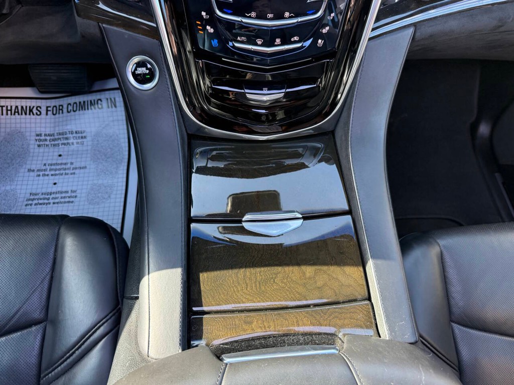 Cadillac Escalade Vehicle Full-screen Gallery Image 33