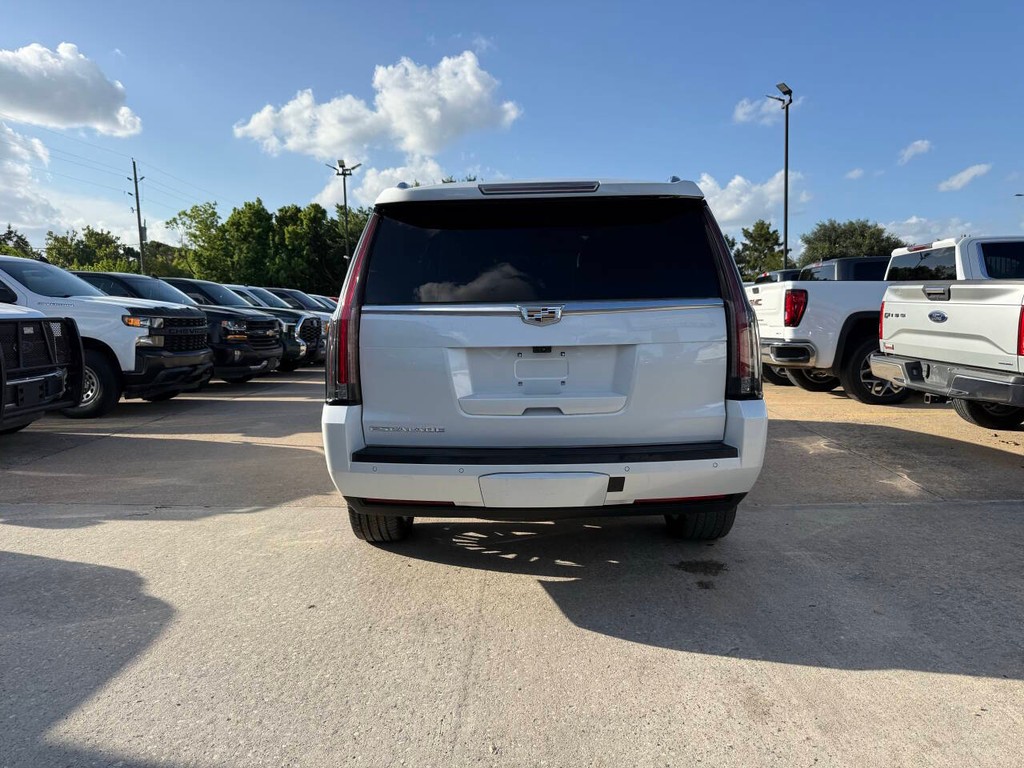 Cadillac Escalade Vehicle Full-screen Gallery Image 42